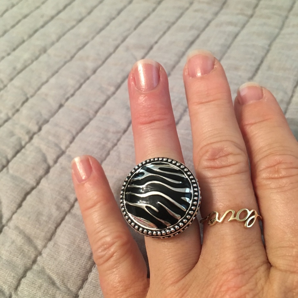 3/$10 Premier designs zebra ring Statement Ring - Picture 1 of 2